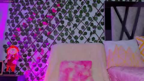 Snapshot of isabel_jamess chatting on 11.13.25 Isa online show from 11.13.25