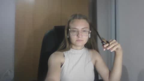 isabel_loveee online show from 09.17.25