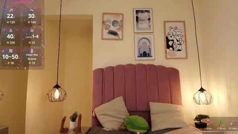 Snapshot of isabelgh_ chatting on 11.13.25 isabelgh_ online show from 11.13.25