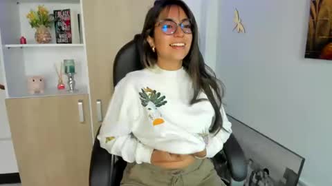 Snapshot of isabella22_1 chatting on 02.25.25 Isabella22 1 online show from 02.25.25