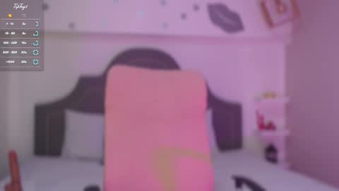 Snapshot of isabella__shine chatting on 01.22.25 Isa online show from 01.22.25