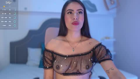 Snapshot of isabella__shine chatting on 01.23.25 Isa online show from 01.23.25