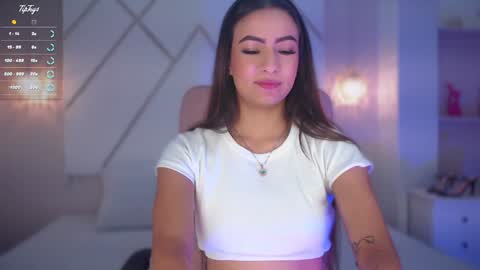 Snapshot of isabella__shine chatting on 02.04.25 Isa online show from 02.04.25