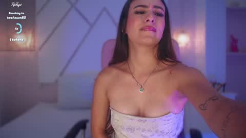 Snapshot of isabella__shine chatting on 02.05.25 Isa online show from 02.05.25