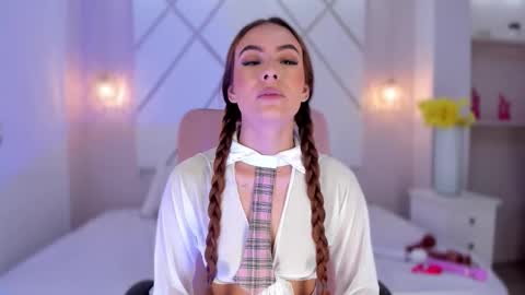 Isa  online show from 12.04.25