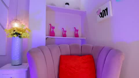 Snapshot of isabella__shine chatting on 04.29.26 Isa online show from 04.29.26
