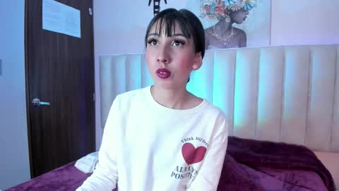 isabella_crofts online show from 12.23.25