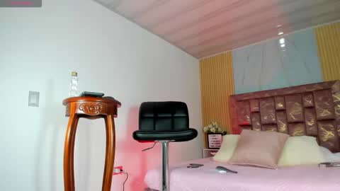 Snapshot of isabella_haddad chatting on 10.31.25 isabella_haddad online show from 10.31.25