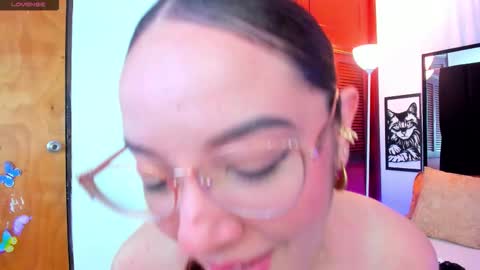 Isabella Your Queen  online show from 03.21.26