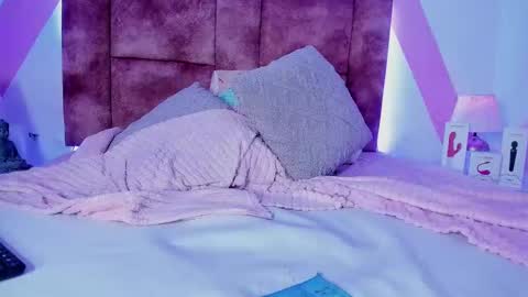 Snapshot of isabella_whiite chatting on 02.13.25 Isabella White online show from 02.13.25