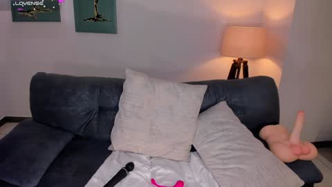 Isa Hill  online show from 01.07.25