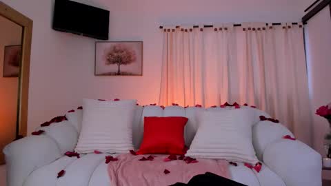 Snapshot of isabellalux_ chatting on 02.14.26 ISABELLA online show from 02.14.26