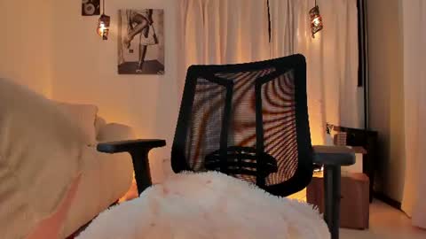 Snapshot of isabellalux_ chatting on 06.26.26 ISABELLA online show from 06.26.26