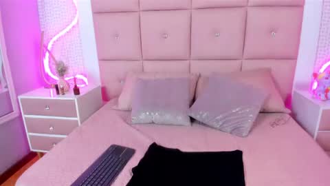 Snapshot of isabellapedraza chatting on 05.14.26 Isabel online show from 05.14.26
