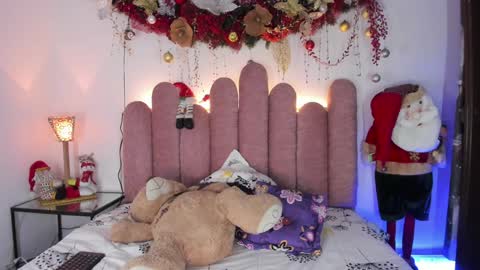 Snapshot of isabellas_smith chatting on 12.15.24 Martina IG martissmith01 online show from 12.15.24