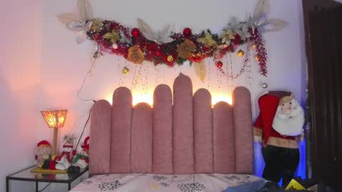 Snapshot of isabellas_smith chatting on 12.21.24 Martina IG martissmith01 online show from 12.21.24