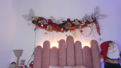 Snapshot of isabellas_smith chatting on 12.31.24 Martina IG martissmith01 online show from 12.31.24