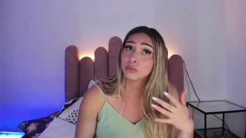 Snapshot of isabellas_smith chatting on 01.17.25 Martina IG martissmith01 online show from 01.17.25