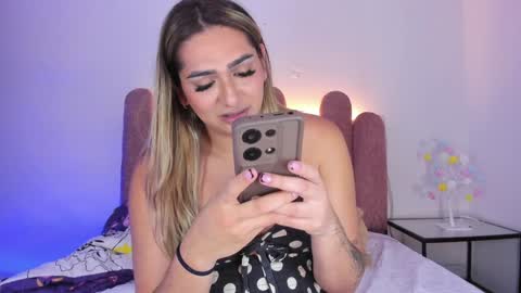 Snapshot of isabellas_smith chatting on 01.23.25 Martina IG martissmith01 online show from 01.23.25