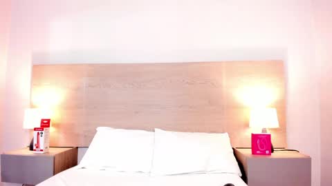 Snapshot of isabellathomass chatting on 05.25.26 isabellathomass online show from 05.25.26