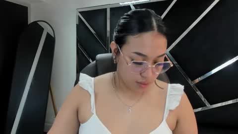isabellrodriguez18 online show from 11.18.25