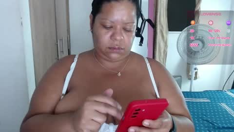 Snapshot of isahot_latin_doll chatting on 05.15.26 isa online show from 05.15.26
