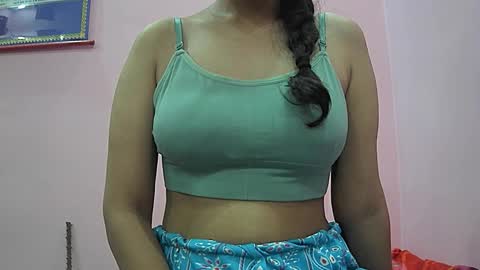 Snapshot of ishika_singh_ chatting on 10.20.25 ishika_singh_ online show from 10.20.25