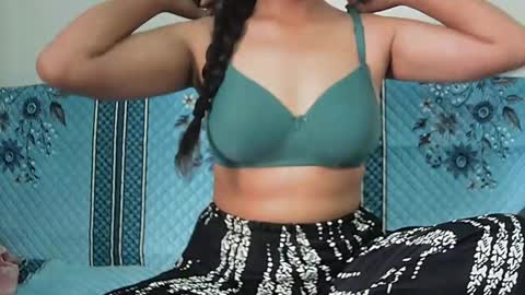 ishika_singh_ online show from 06.30.26