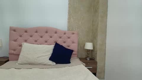 Isis Choi online show from 12.22.25