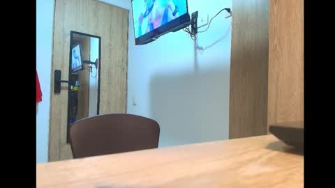 Snapshot of isis_pink chatting on 01.18.26 Alaya online show from 01.18.26