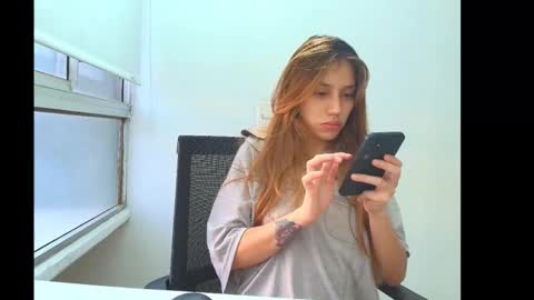 Snapshot of isis_pink chatting on 02.16.26 Alaya online show from 02.16.26