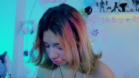 Isisjones18 online show from 12.22.25