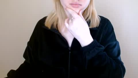 Isla online show from 06.12.26