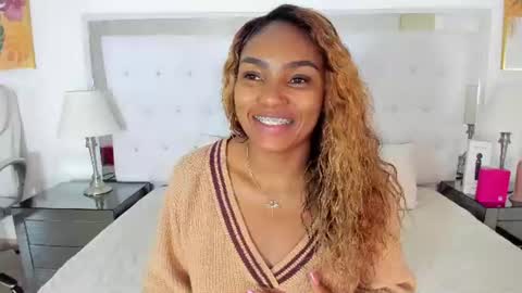 Snapshot of isla_scott chatting on 06.19.26 Vanessa online show from 06.19.26