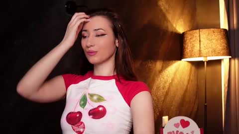 Snapshot of isoldebliss chatting on 02.18.25 IsoldeBliss online show from 02.18.25