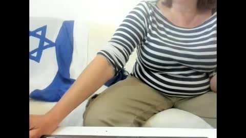 Snapshot of israelymilf chatting on 04.13.26 Marta online show from 04.13.26