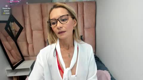 ISSA MILF online show from 02.12.26