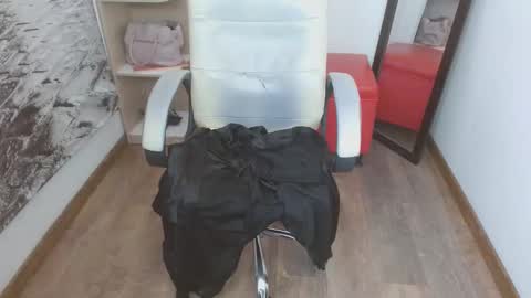 Snapshot of issa_nassar chatting on 03.08.25 Issa online show from 03.08.25