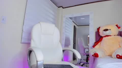 Snapshot of issabellarodriguez chatting on 02.05.25 Isa online show from 02.05.25