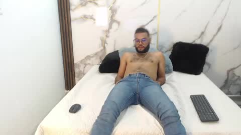 Issack online show from 04.18.26