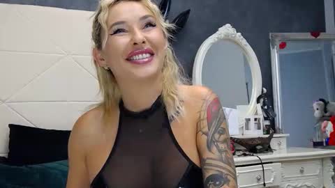 Snapshot of issasmyth chatting on 10.04.25 IssaSmyth online show from 10.04.25