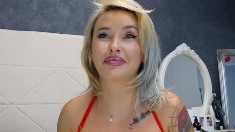 Snapshot of issasmyth chatting on 10.07.25 IssaSmyth online show from 10.07.25