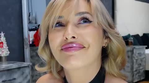 IssaSmyth online show from 12.03.25