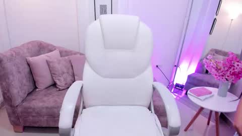 issi_loren online show from 09.15.25