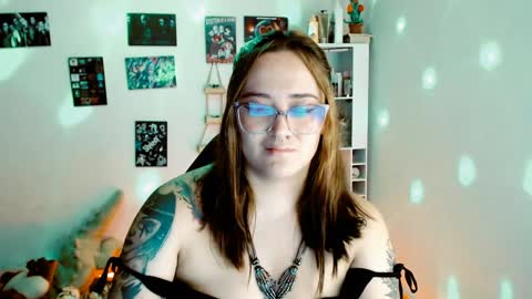 Yiz online show from 02.08.25