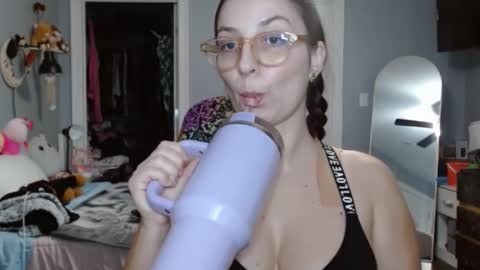 Bella Bloom online show from 01.18.25