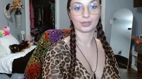 Bella Bloom online show from 02.03.25