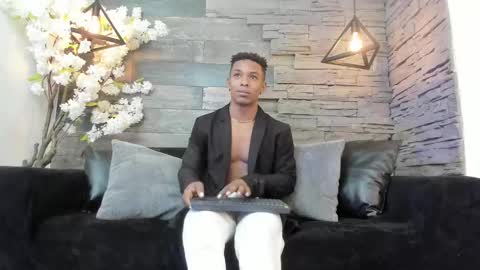 Italo Moore online show from 10.04.25