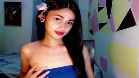 Snapshot of its_mirabel chatting on 06.18.26 MIRABEL online show from 06.18.26