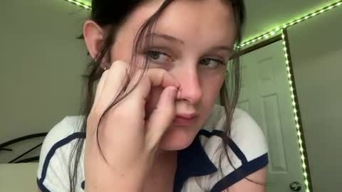 Snapshot of itskaylaaa chatting on 06.20.26 itsKaylaaa online show from 06.20.26